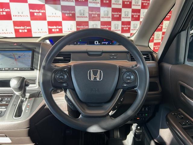 フリード Ｇ・ホンダセンシング　ナビＢカメラＥＴＣフルセグＢｌｕｅｔｏｏｔｈ接続追突軽減ブレーキアダクティブクルーズコントロール両側電動スライドドアスマートキーステアリングリモコン３列シートウォークスルーワンオーナー禁煙車　Ｆセグ（10枚目）