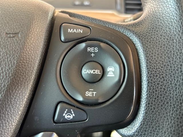 フリード Ｇ・ホンダセンシング　ナビＢカメラＥＴＣフルセグＢｌｕｅｔｏｏｔｈ接続追突軽減ブレーキアダクティブクルーズコントロール両側電動スライドドアスマートキーステアリングリモコン３列シートウォークスルーワンオーナー禁煙車　Ｆセグ（12枚目）