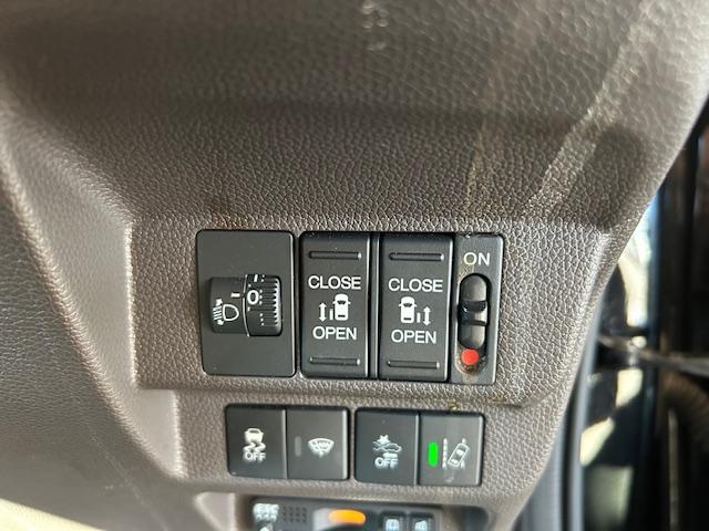 フリード Ｇ・ホンダセンシング　ナビＢカメラＥＴＣフルセグＢｌｕｅｔｏｏｔｈ接続追突軽減ブレーキアダクティブクルーズコントロール両側電動スライドドアスマートキーステアリングリモコン３列シートウォークスルーワンオーナー禁煙車　Ｆセグ（15枚目）