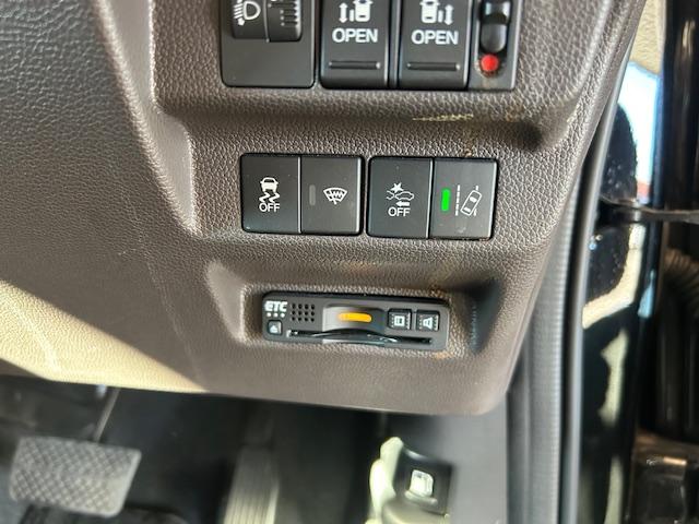 フリード Ｇ・ホンダセンシング　ナビＢカメラＥＴＣフルセグＢｌｕｅｔｏｏｔｈ接続追突軽減ブレーキアダクティブクルーズコントロール両側電動スライドドアスマートキーステアリングリモコン３列シートウォークスルーワンオーナー禁煙車　Ｆセグ（16枚目）