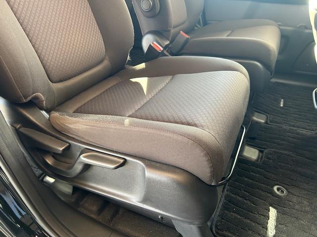 フリード Ｇ・ホンダセンシング　ナビＢカメラＥＴＣフルセグＢｌｕｅｔｏｏｔｈ接続追突軽減ブレーキアダクティブクルーズコントロール両側電動スライドドアスマートキーステアリングリモコン３列シートウォークスルーワンオーナー禁煙車　Ｆセグ（25枚目）