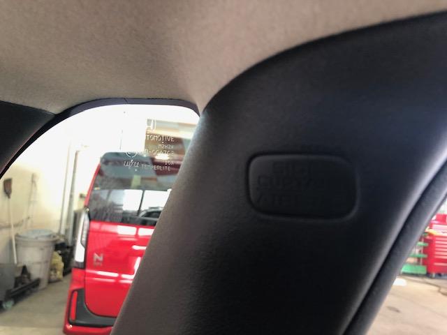 Ｎ－ＢＯＸ ベースグレード　当社元試乗車ナビＢカメラＥＴＣ両側電動スライドドアフルセグＢｌｕｅｔｏｏｔｈ接続ＵＳＢ接続追突軽減ブレーキアダクティブクルーズコントロールＬＥＤヘッドライトオートライトスマートキー２個禁煙車（7枚目）