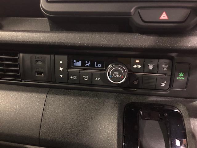 Ｎ－ＢＯＸカスタム ターボ　元試乗車ナビバックカメラＥＴＣフルセグＤＶＤ再生Ｂｌｕｅｔｏｏｔｈ接続ＵＳＢ接続ＬＥＤヘッドライト追突軽減ブレーキ電子パーキングオートブレーキホールドスマートキー２個サイドカーテンエアバッグ禁煙車（5枚目）