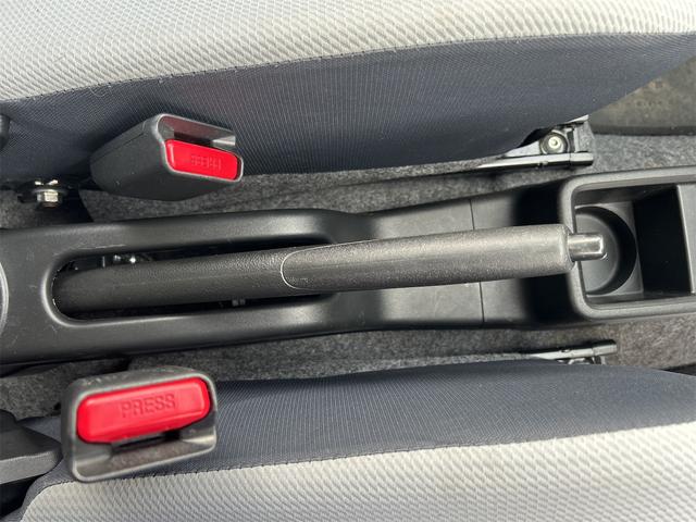 アルト ＶＰ　キーレスエントリー　ＡＴ　盗難防止システム　アルミホイール　衝突安全ボディ　エアコン　パワーステアリング　走行距離１４，９２８ｋｍ（33枚目）