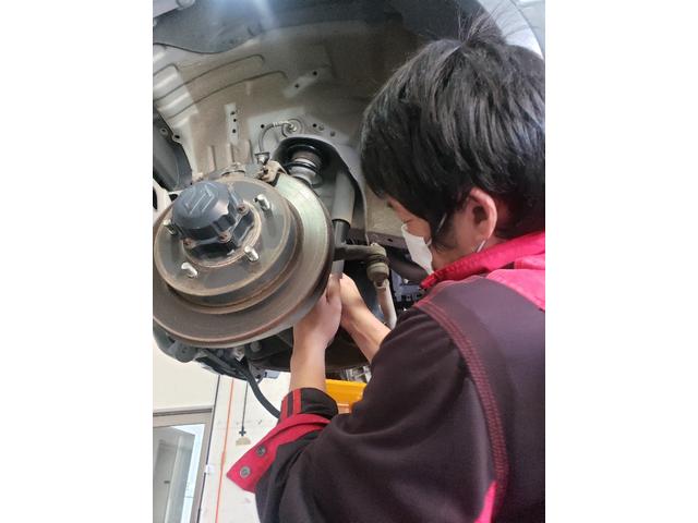 アルト ＶＰ　キーレスエントリー　ＡＴ　盗難防止システム　アルミホイール　衝突安全ボディ　エアコン　パワーステアリング　走行距離１４，９２８ｋｍ（67枚目）