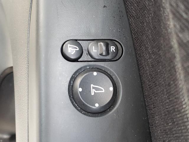 Ｎ－ＢＯＸカスタム Ｇ　ＳＳパッケージ　ＥＴＣ　バックカメラ　両側電動スライドドア　ナビ　ＴＶ　衝突被害軽減システム　オートライト　ＨＩＤ　スマートキー　アイドリングストップ　電動格納ミラー　ベンチシート　ＣＶＴ　盗難防止システム　ＡＢＳ（26枚目）