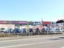 店舗向かい側の中古車展示場です。いつでもご覧いただけます!お気軽にお声掛けください。