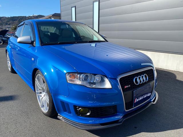 ｒｓ４ アウディ ベースグレード ディーラー車 左ハンドル ガラスサンルーフ カーボンインテリア シートヒーター 社外サスペンションｋｉｔ フロントリップスポイラー パワーシート カロッツェリアナビ 静岡県 ベースグレード ディーラー車 左ハンドル ガラス