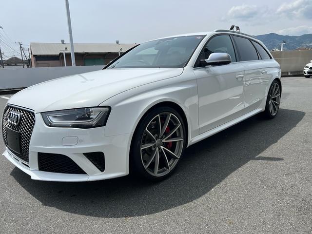 アウディ ＲＳ４アバント