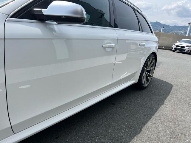 アウディ ＲＳ４アバント