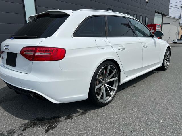 アウディ ＲＳ４アバント