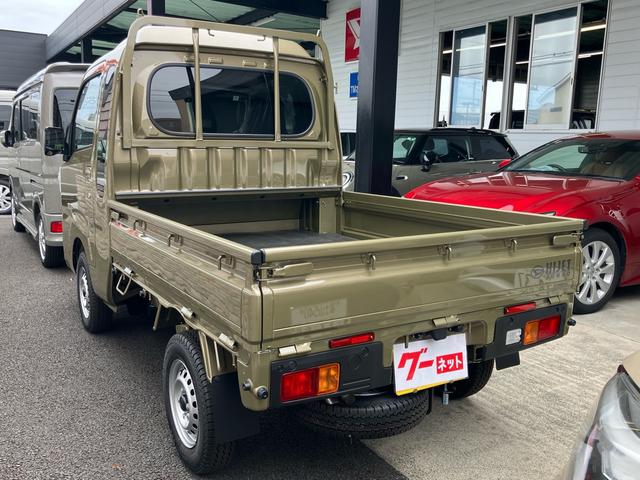 ハイゼットトラック ジャンボ　届出済未使用車　４ＷＤ　ＣＶＴ　純正ディスプレイオーディオ　バックカメラ　デジタルインナーミラー　Ｂｌｕｅｔｏｏｔｈ　ＨＤＭＩ　ＵＳＢ　荷台ゴムマット　オーライト（4枚目）