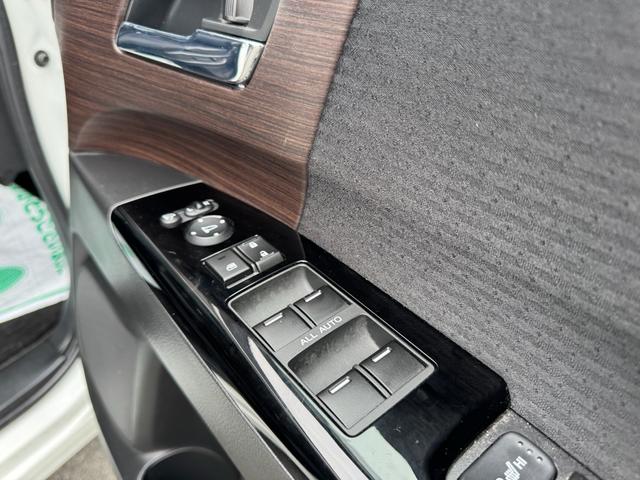 オデッセイハイブリッド e:HEVアブソルート・EX ワンオーナー 禁煙車 キーフリー ホンダ純正10インチナビ TV/CD/DVD/Bluetooth/マルチビューカメラシステム/前後ドライブレコーダー(19枚目)