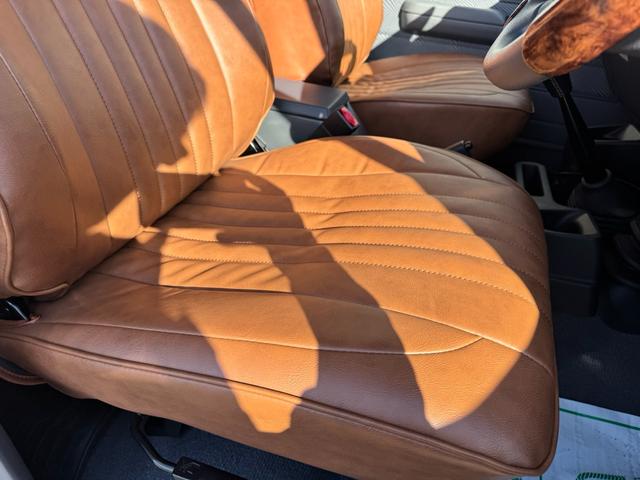 ランドクルーザー70 バン バン(2名) LINE-X塗装 クラッツィオシートカバー カロッツェリアディスプレイオーディオ Apple CarPlay 社外16AW(31枚目)