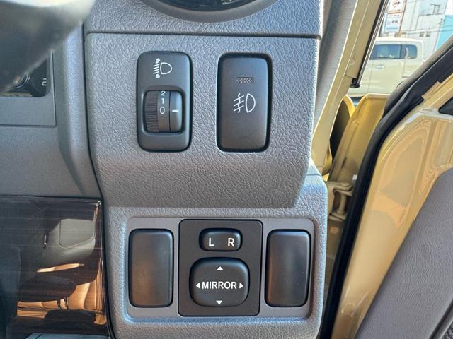 ランドクルーザー70 バン バン(2名) LINE-X塗装 クラッツィオシートカバー カロッツェリアディスプレイオーディオ Apple CarPlay 社外16AW(34枚目)