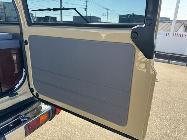 ランドクルーザー70 バン バン(2名) LINE-X塗装 クラッツィオシートカバー カロッツェリアディスプレイオーディオ Apple CarPlay 社外16AW(49枚目)