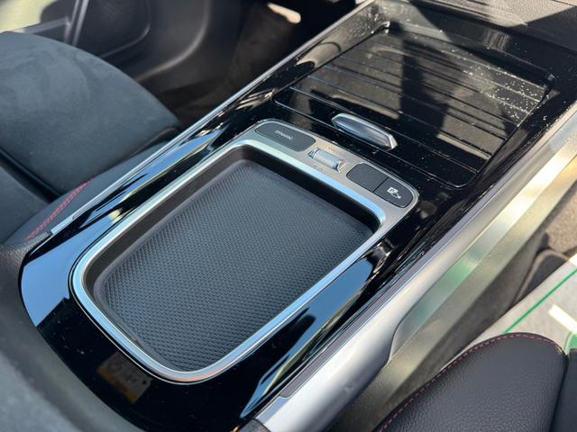 ＧＬＢ ＧＬＢ２００ｄ　４マチック　ＡＭＧラインパッケージ　ワンオーナー　禁煙車　キーレスゴー　メルセデス純正ナビ　Ｂｌｕｅｔｏｏｔｈ　バックモニター　ビルトインＥＴＣ　前後ドライブレコーダー（36枚目）