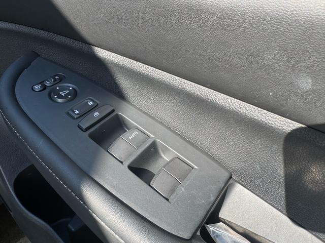 WR-V Z ワンオーナー 禁煙車 キーフリー プッシュスタート Honda SENSING Honda CONNECT for Gathers+ナビ装着用スペシャルパッケージ(14枚目)
