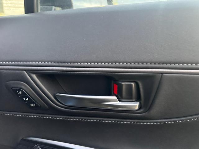 ハリアー Ｚ　レザーパッケージ　ワンオーナー　禁煙車　トヨタセーフティーセンス　モデリスタエアロキット　調光パノラマルーフ　デジタルインナーミラー　ドラレコ（20枚目）