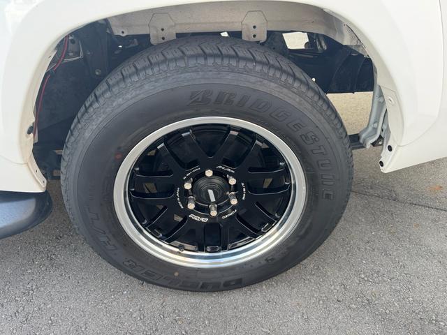 ハイラックス Ｚ　ＧＲスポーツ　ＴＲＤ純正キャノピー　ディスプレイオーディオ　後席モニター×２　パノラミックビューモニター　社外デジタルインナーミラー　キーフリー　プッシュスタート（7枚目）