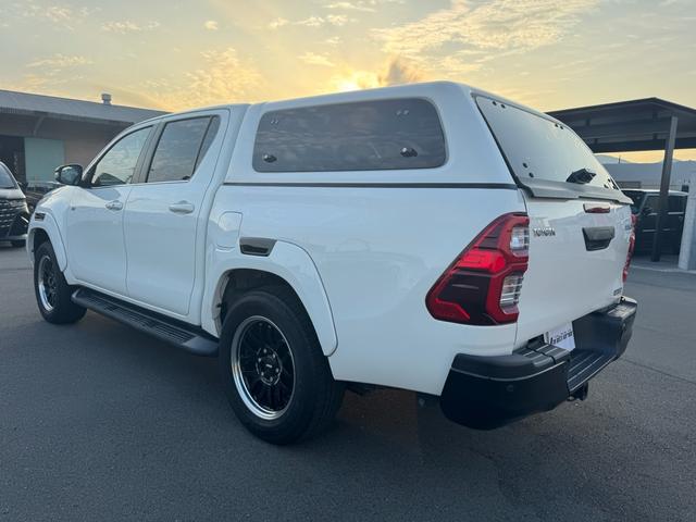 ハイラックス Ｚ　ＧＲスポーツ　ＴＲＤ純正キャノピー　ディスプレイオーディオ　後席モニター×２　パノラミックビューモニター　社外デジタルインナーミラー　キーフリー　プッシュスタート（16枚目）