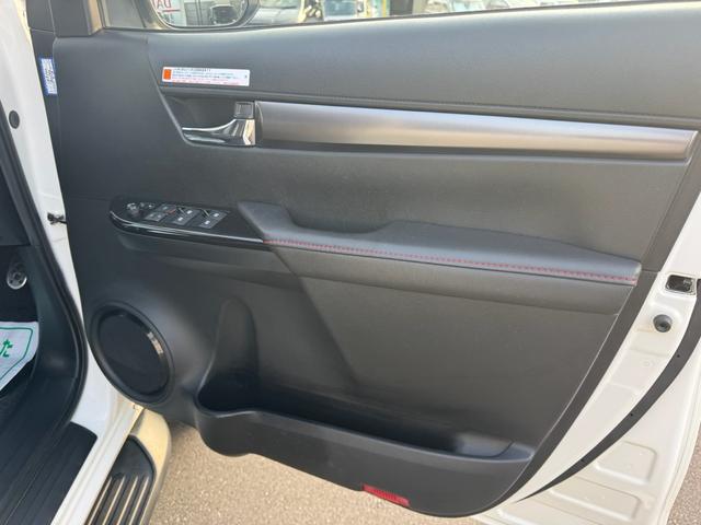 ハイラックス Ｚ　ＧＲスポーツ　ＴＲＤ純正キャノピー　ディスプレイオーディオ　後席モニター×２　パノラミックビューモニター　社外デジタルインナーミラー　キーフリー　プッシュスタート（21枚目）