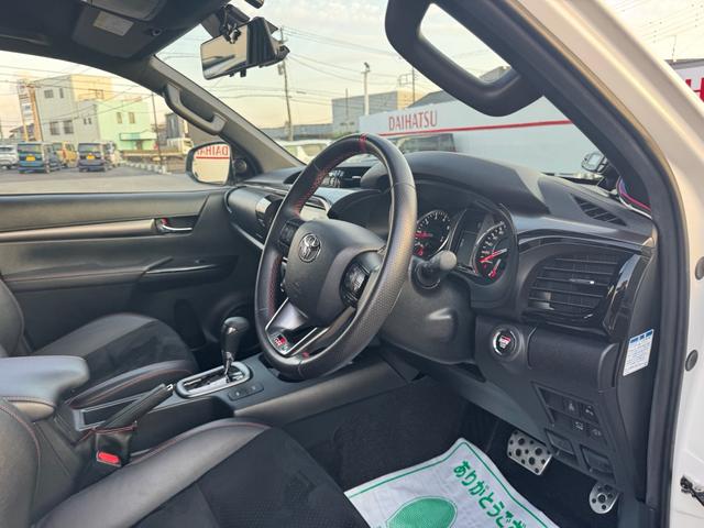ハイラックス Ｚ　ＧＲスポーツ　ＴＲＤ純正キャノピー　ディスプレイオーディオ　後席モニター×２　パノラミックビューモニター　社外デジタルインナーミラー　キーフリー　プッシュスタート（23枚目）