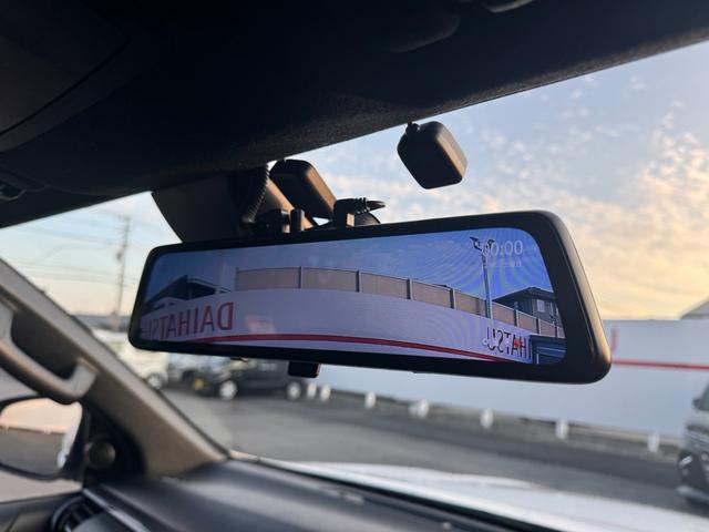 ハイラックス Ｚ　ＧＲスポーツ　ＴＲＤ純正キャノピー　ディスプレイオーディオ　後席モニター×２　パノラミックビューモニター　社外デジタルインナーミラー　キーフリー　プッシュスタート（32枚目）