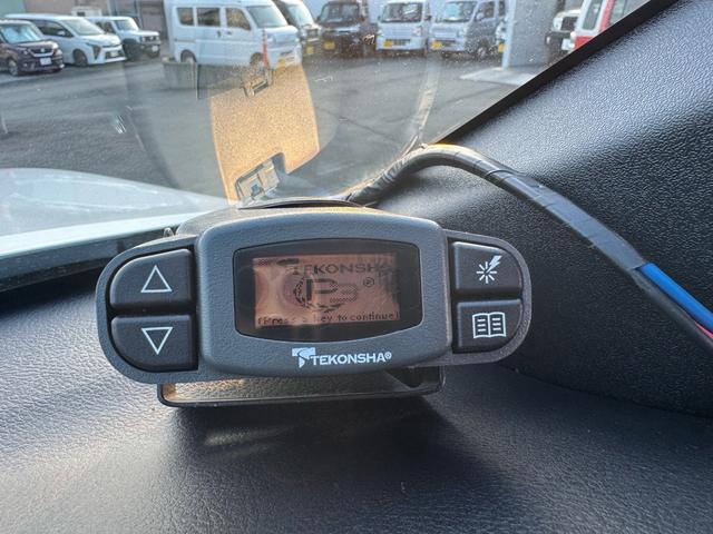 ハイラックス Ｚ　ＧＲスポーツ　ＴＲＤ純正キャノピー　ディスプレイオーディオ　後席モニター×２　パノラミックビューモニター　社外デジタルインナーミラー　キーフリー　プッシュスタート（33枚目）