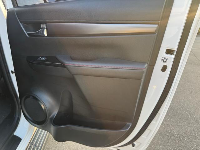 ハイラックス Ｚ　ＧＲスポーツ　ＴＲＤ純正キャノピー　ディスプレイオーディオ　後席モニター×２　パノラミックビューモニター　社外デジタルインナーミラー　キーフリー　プッシュスタート（35枚目）