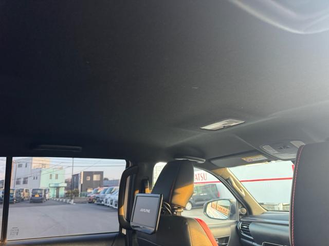 ハイラックス Ｚ　ＧＲスポーツ　ＴＲＤ純正キャノピー　ディスプレイオーディオ　後席モニター×２　パノラミックビューモニター　社外デジタルインナーミラー　キーフリー　プッシュスタート（38枚目）