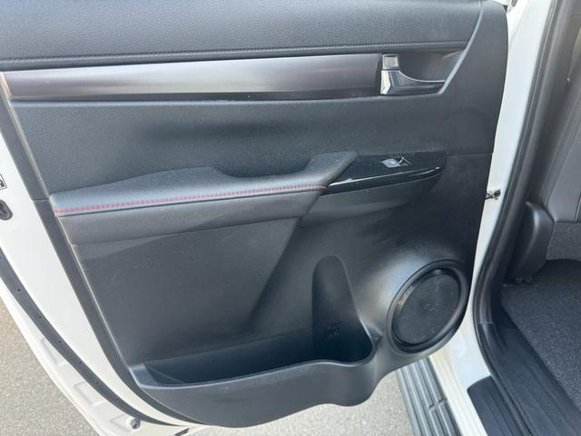 ハイラックス Ｚ　ＧＲスポーツ　ＴＲＤ純正キャノピー　ディスプレイオーディオ　後席モニター×２　パノラミックビューモニター　社外デジタルインナーミラー　キーフリー　プッシュスタート（40枚目）