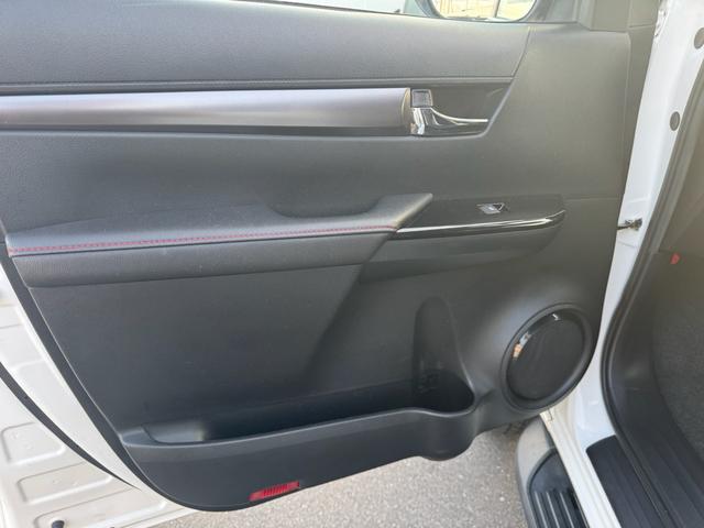 ハイラックス Ｚ　ＧＲスポーツ　ＴＲＤ純正キャノピー　ディスプレイオーディオ　後席モニター×２　パノラミックビューモニター　社外デジタルインナーミラー　キーフリー　プッシュスタート（43枚目）