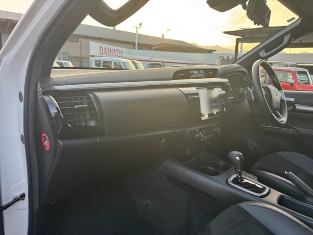 ハイラックス Ｚ　ＧＲスポーツ　ＴＲＤ純正キャノピー　ディスプレイオーディオ　後席モニター×２　パノラミックビューモニター　社外デジタルインナーミラー　キーフリー　プッシュスタート（44枚目）