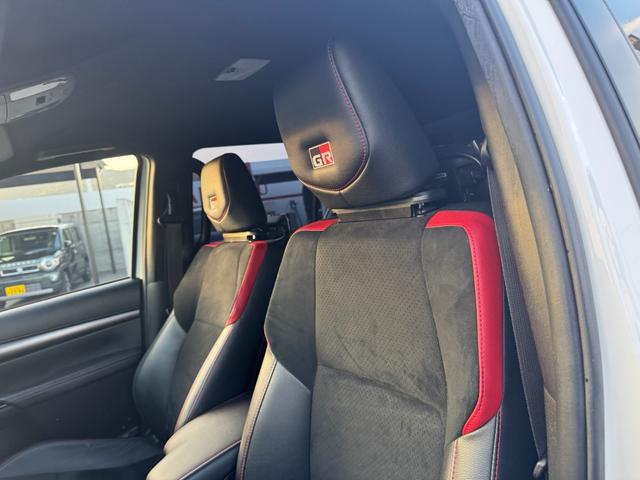 ハイラックス Ｚ　ＧＲスポーツ　ＴＲＤ純正キャノピー　ディスプレイオーディオ　後席モニター×２　パノラミックビューモニター　社外デジタルインナーミラー　キーフリー　プッシュスタート（45枚目）