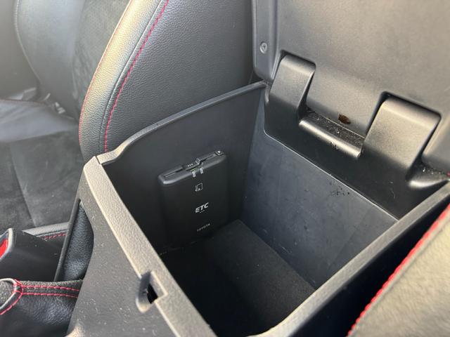 ハイラックス Ｚ　ＧＲスポーツ　ＴＲＤ純正キャノピー　ディスプレイオーディオ　後席モニター×２　パノラミックビューモニター　社外デジタルインナーミラー　キーフリー　プッシュスタート（47枚目）