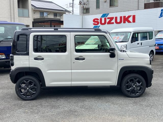 ハスラー タフワイルド 届出済未使用車 ブラックフロントグリル ブラックメタリックホイール ルーフレール 撥水シート セーフティーサポート(4枚目)