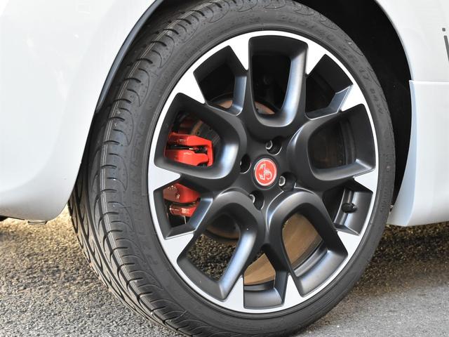 コンペティツィオーネ 新車保証継承 登録済み未使用車 5MT カープレイ対応タッチパネル レコードモンツァマフラー サベルトシート ブレンボキャリパー(18枚目)