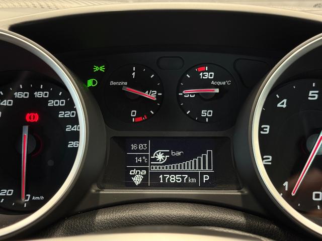 ジュリエッタ ヴェローチェ　１７５０　ＴＢＩ　純正ナビ　スポーツマフラー　ダウンサス　ＥＴＣ　ｄ／ｎ／ａシステム　前後ドラレコ　スロットルコントローラ　シートヒーター　パワーシート　バックカメラ　本革シート　クルーズコントロール　オートエアコン（8枚目）