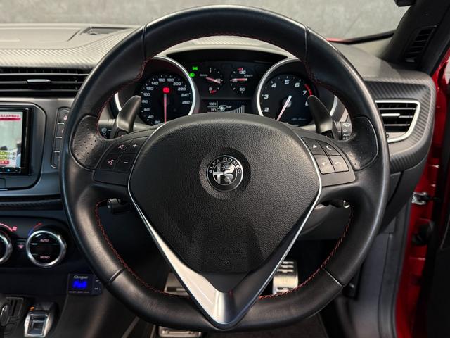 ジュリエッタ ヴェローチェ　１７５０　ＴＢＩ　純正ナビ　スポーツマフラー　ダウンサス　ＥＴＣ　ｄ／ｎ／ａシステム　前後ドラレコ　スロットルコントローラ　シートヒーター　パワーシート　バックカメラ　本革シート　クルーズコントロール　オートエアコン（17枚目）