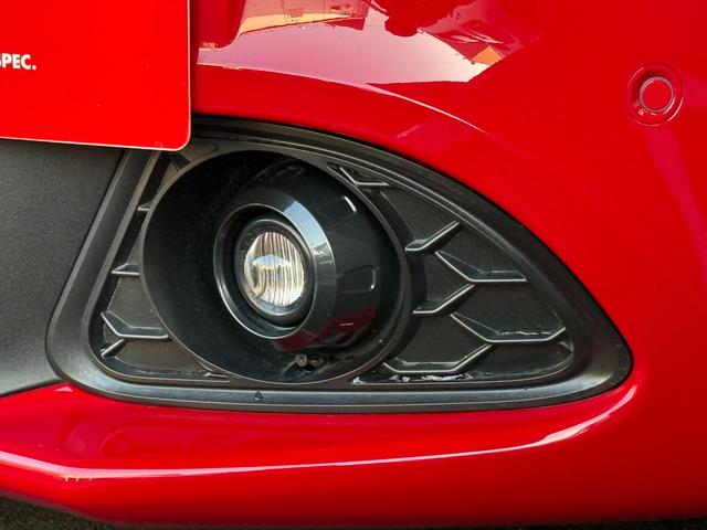 ジュリエッタ ヴェローチェ　１７５０　ＴＢＩ　純正ナビ　スポーツマフラー　ダウンサス　ＥＴＣ　ｄ／ｎ／ａシステム　前後ドラレコ　スロットルコントローラ　シートヒーター　パワーシート　バックカメラ　本革シート　クルーズコントロール　オートエアコン（28枚目）