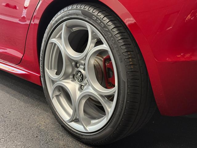 ジュリエッタ ヴェローチェ　１７５０　ＴＢＩ　純正ナビ　スポーツマフラー　ダウンサス　ＥＴＣ　ｄ／ｎ／ａシステム　前後ドラレコ　スロットルコントローラ　シートヒーター　パワーシート　バックカメラ　本革シート　クルーズコントロール　オートエアコン（33枚目）