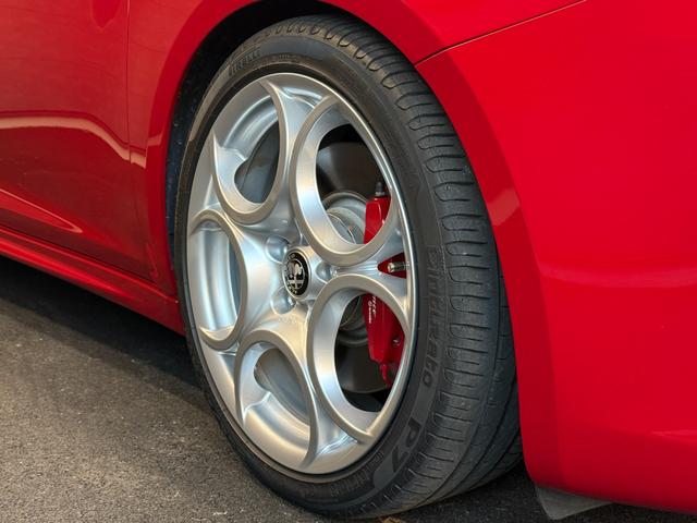 ジュリエッタ ヴェローチェ　１７５０　ＴＢＩ　純正ナビ　スポーツマフラー　ダウンサス　ＥＴＣ　ｄ／ｎ／ａシステム　前後ドラレコ　スロットルコントローラ　シートヒーター　パワーシート　バックカメラ　本革シート　クルーズコントロール　オートエアコン（35枚目）