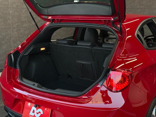 ジュリエッタ ヴェローチェ　１７５０　ＴＢＩ　純正ナビ　スポーツマフラー　ダウンサス　ＥＴＣ　ｄ／ｎ／ａシステム　前後ドラレコ　スロットルコントローラ　シートヒーター　パワーシート　バックカメラ　本革シート　クルーズコントロール　オートエアコン（41枚目）