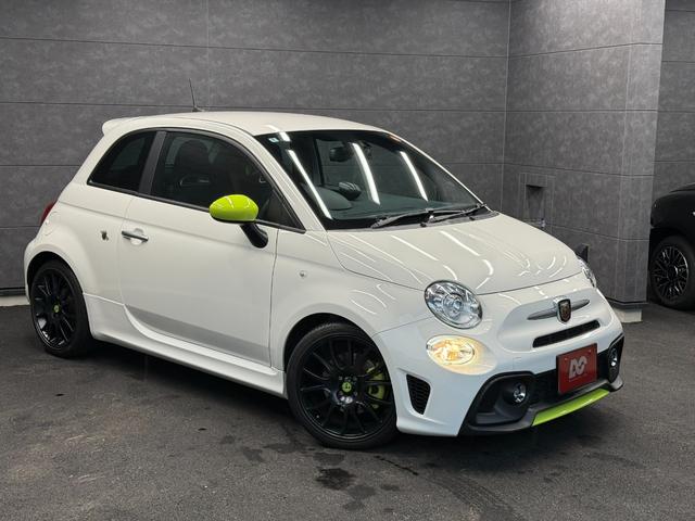 �����X�ł͑S�ԓW���O�Ɏԓ��N���[�j���O�����{���Ă��܂��B�t���A�}�b�g����p�l���ނ܂��Y��ɐ��|���Č�����܂��̂ŁA�����S���������B