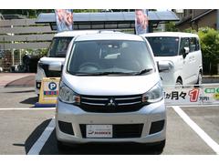 お客様が安心してお車を購入出来る様、弊社の車は全て第三者機関の日本自動車鑑定協会の鑑定書付です。プロの鑑定士が外装、内装、機関、修復歴の４項目を徹底的に細部にわたりチェックし鑑定書を開示しています。 2