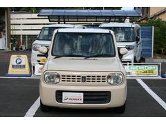 お客様が安心してお車を購入出来る様、弊社の車は全て第三者機関の日本自動車鑑定協会の鑑定書付です。プロの鑑定士が外装、内装、機関、修復歴の４項目を徹底的に細部にわたりチェックし鑑定書を開示しています。 2