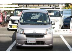 お客様が安心してお車を購入出来る様、弊社の車は全て第三者機関の日本自動車鑑定協会の鑑定書付です。プロの鑑定士が外装、内装、機関、修復歴の４項目を徹底的に細部にわたりチェックし鑑定書を開示しています。 2