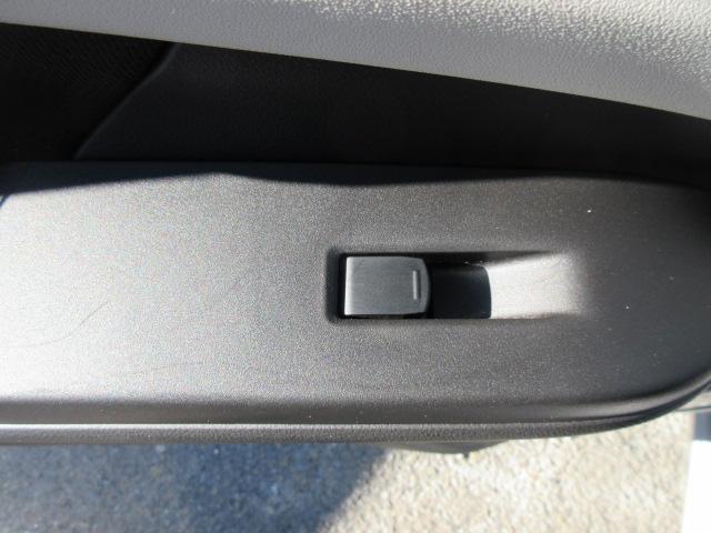 スイフト ＸＧ　衝突被害軽減ブレーキ　後退時ブレーキサポート　ＬＥＤヘッドランプ　電動格納式リモコンドアミラー　タコメーター　運転席助手席シートヒーター　オートライトスイッチ　クルーズコントロール（14枚目）