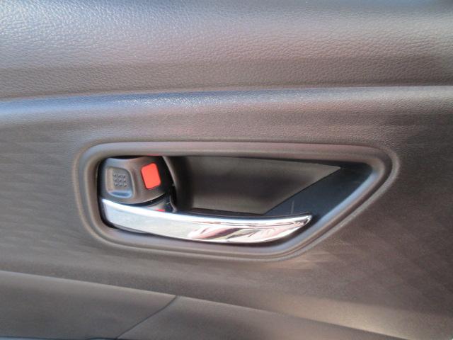 スイフト ＸＧ　衝突被害軽減ブレーキ　後退時ブレーキサポート　ＬＥＤヘッドランプ　電動格納式リモコンドアミラー　タコメーター　運転席助手席シートヒーター　オートライトスイッチ　クルーズコントロール（22枚目）